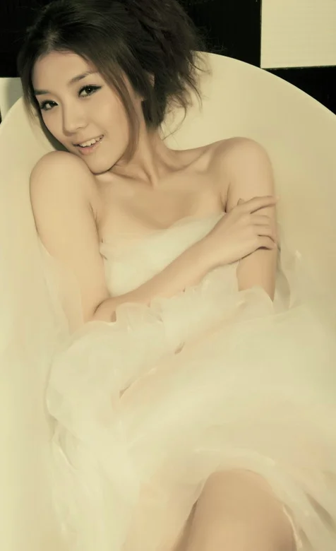 性感美女浴照高清手机壁纸