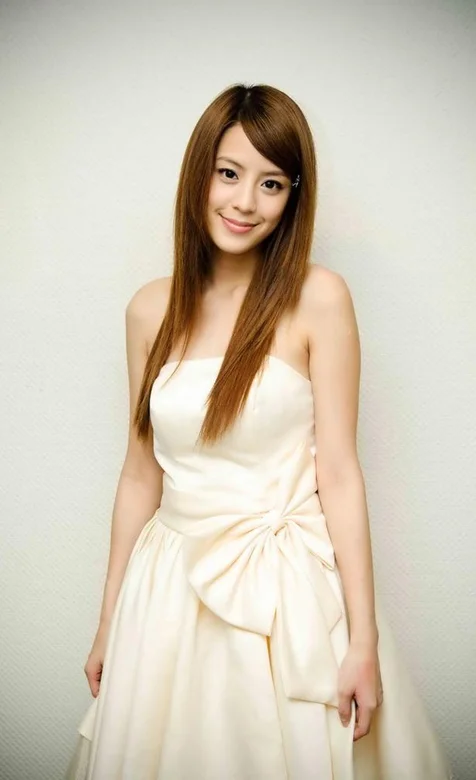 白色礼服美女壁纸