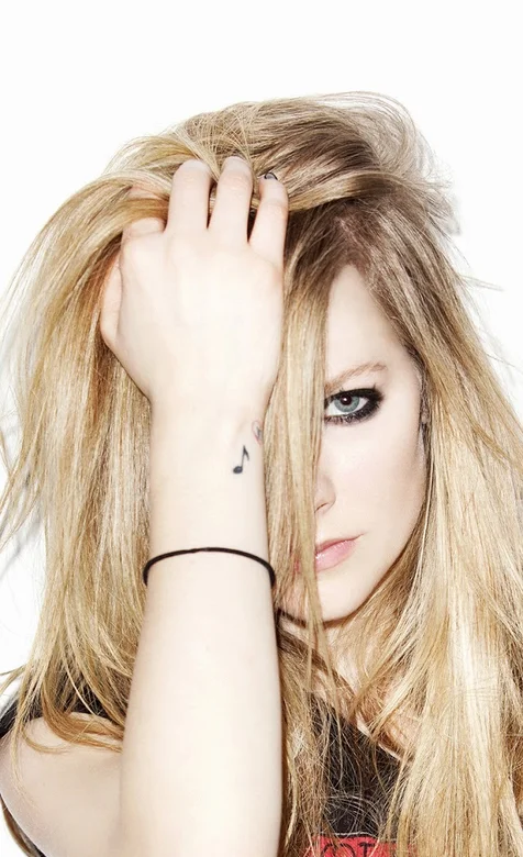 朋克歌手艾薇儿魅力个性写真手机桌面