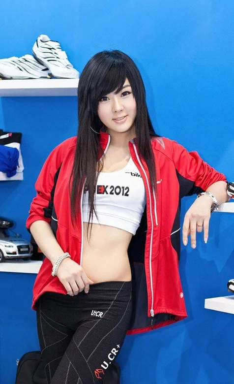 可爱瓷娃娃一般的车模-黄美姬-手机壁纸