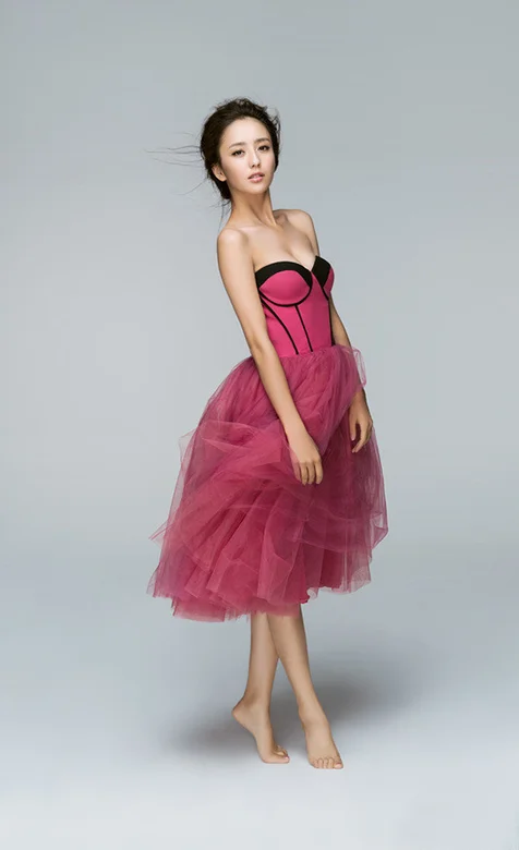 佟丽娅红色花边裙手机壁纸下载