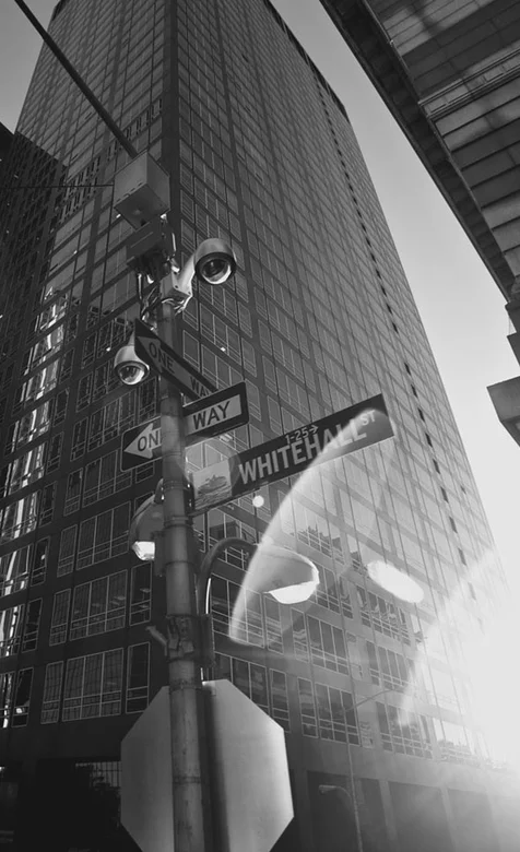 黑白的高楼建筑手机壁纸