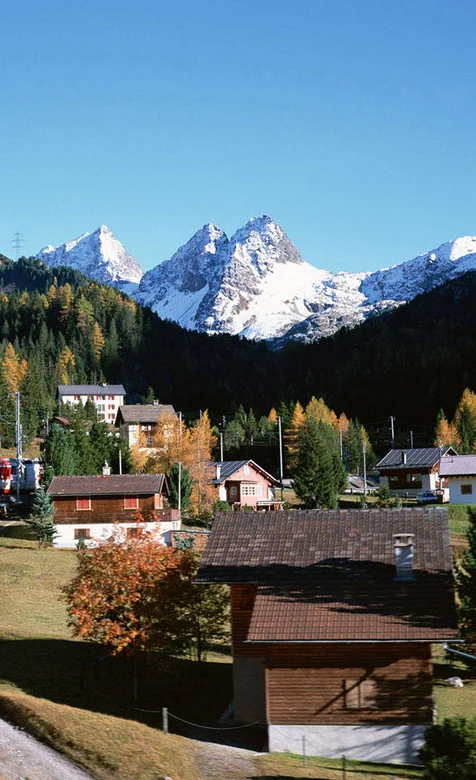 雪白的雪山手机背景壁纸