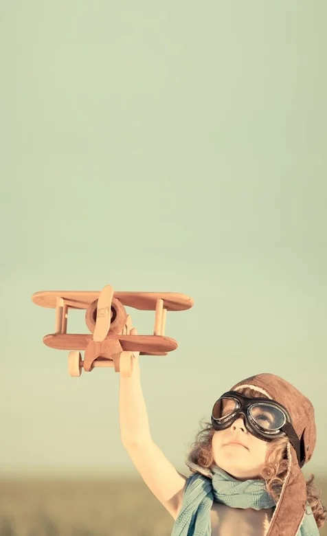 幻想成为飞行员的可爱国外小萝莉