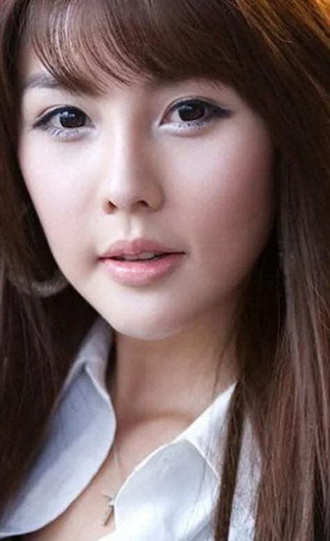 著名韩国美女车模李智友手机壁纸