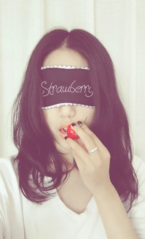 眼罩下的美女手机壁纸