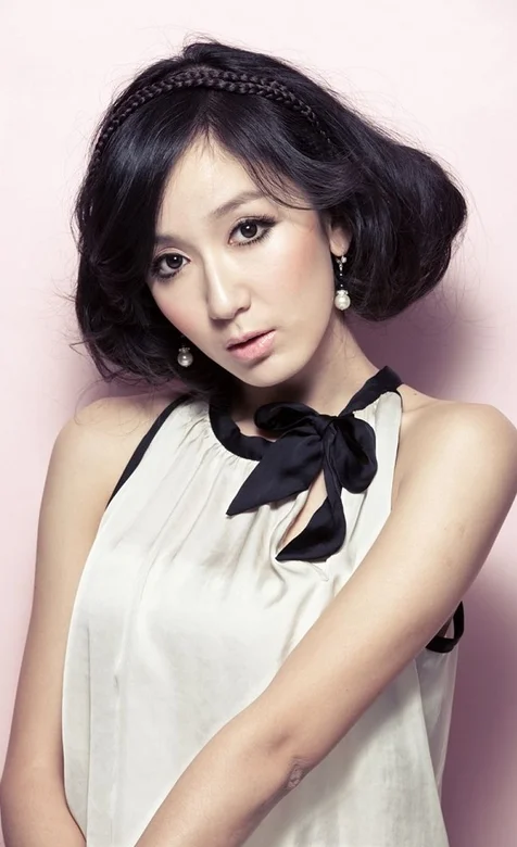 娄艺潇粉色背景写真系列手机壁纸