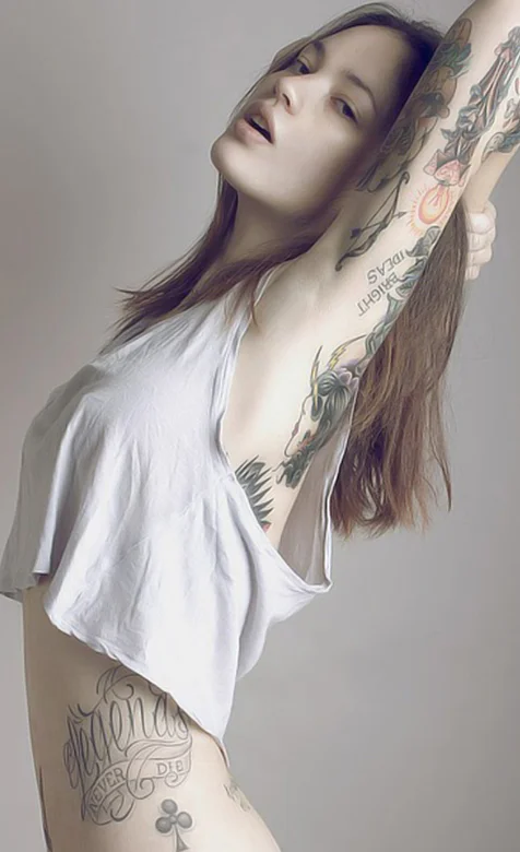 美女纹身的魅力高清苹果手机桌面