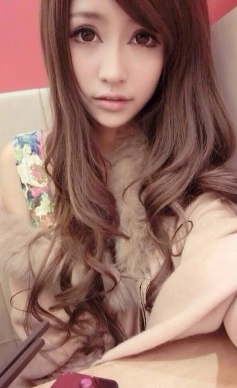 大眼美女高清居家自拍手机壁纸