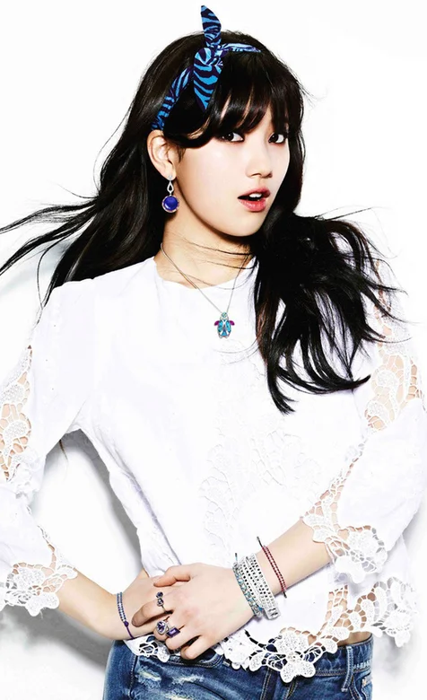 清纯可爱表情的美女手机桌面