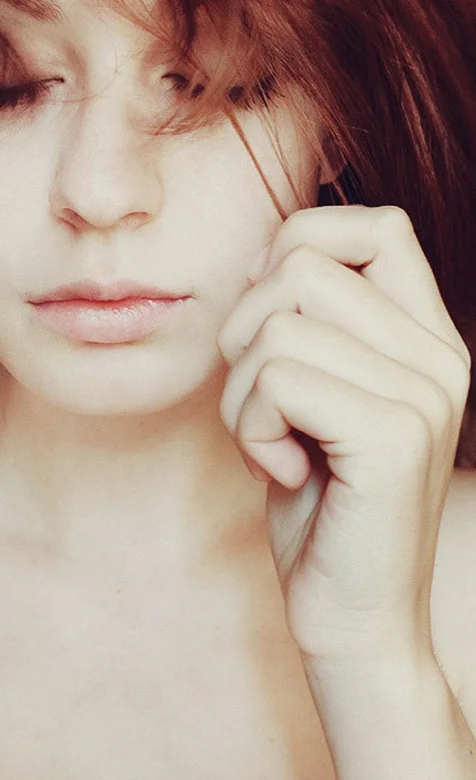 国外清纯美女不一样的意境手机壁纸