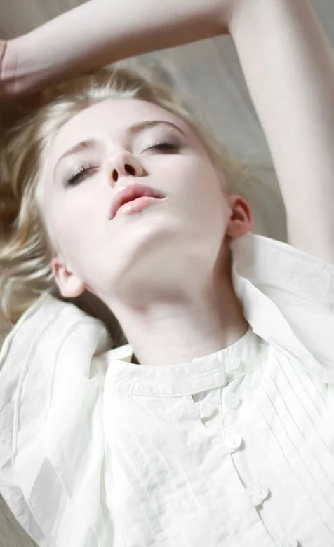 金发碧眼外国美女安卓手机桌面下载