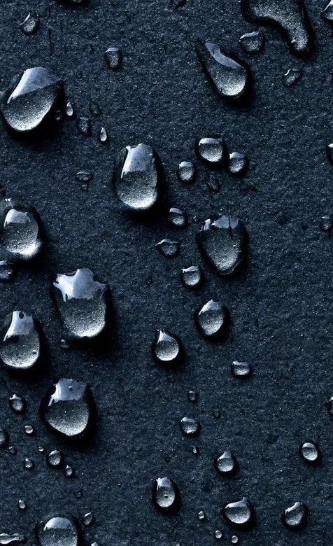 洒在皮具上的水珠手机壁纸