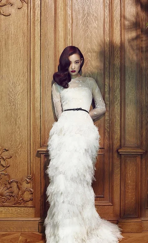 倪妮欧式门前妖艳写真手机图片