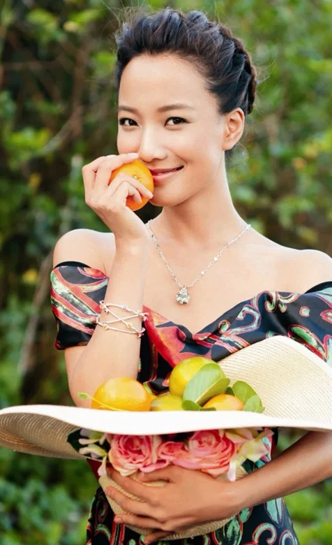 王璐丹果园写实手机桌面壁纸下载