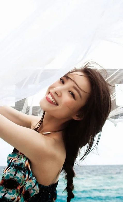 倪妮海边写真手机壁纸下载