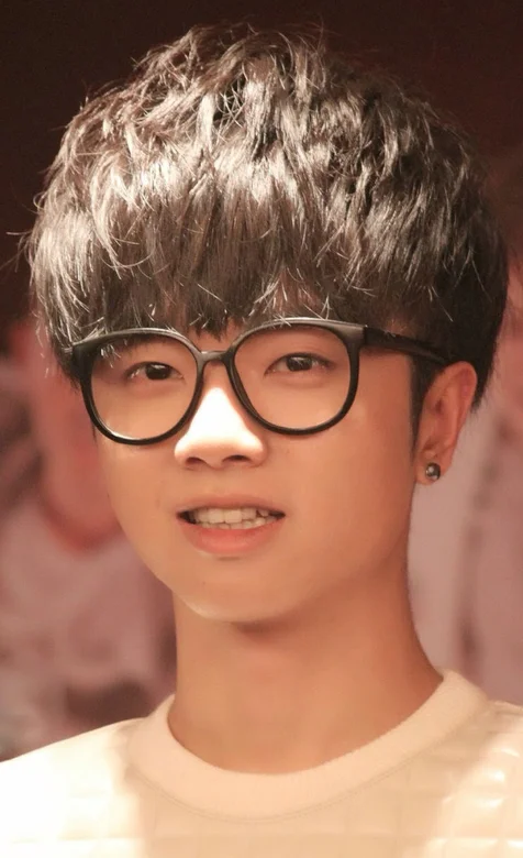 华晨宇个人特写手机壁纸