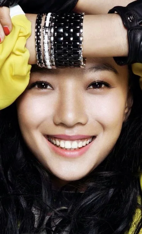 王珞丹健康朝气手机桌面壁纸