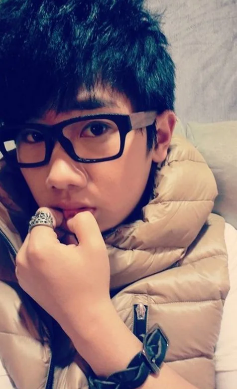 歌手汪苏泷高清手机壁纸下载