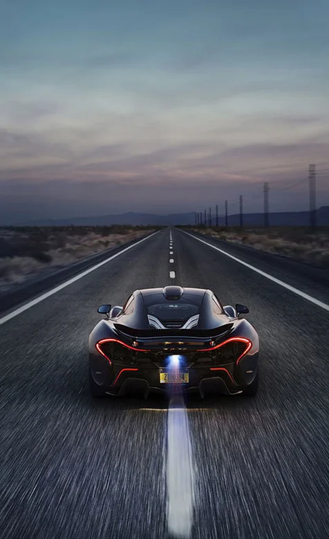 夜幕下的超级跑车喷火前进