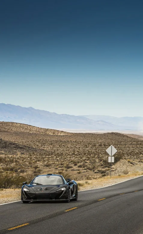 美国荒野公路上的跑车苹果手机壁纸