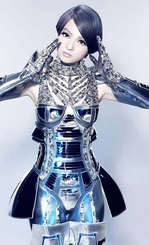 机械装扮张韶涵高清手机壁纸