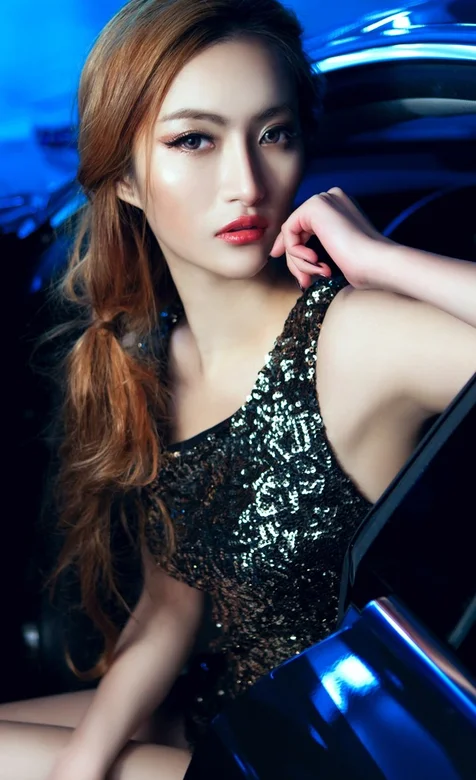 性感妖艳美女车模手机壁纸免费下载