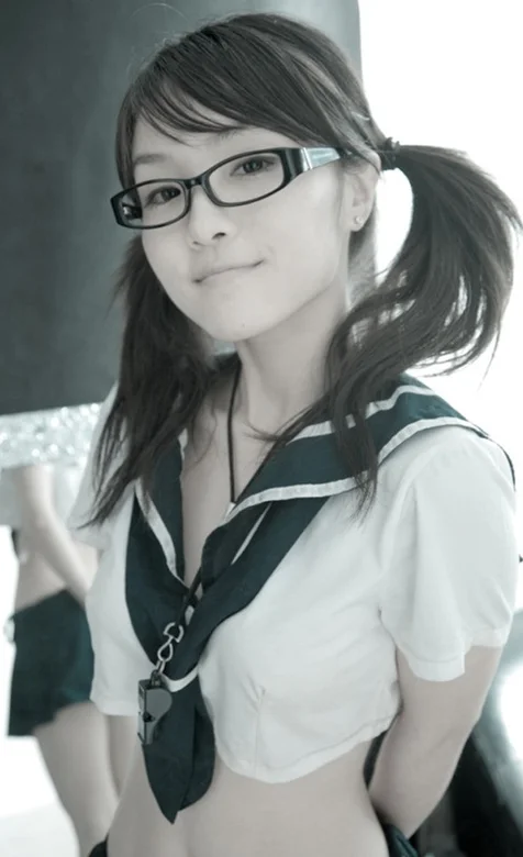 超短校服的学生妹子手机壁纸