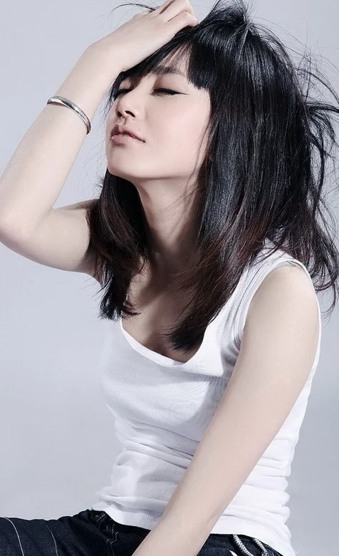 早上起床时的美女手机桌面壁纸下载