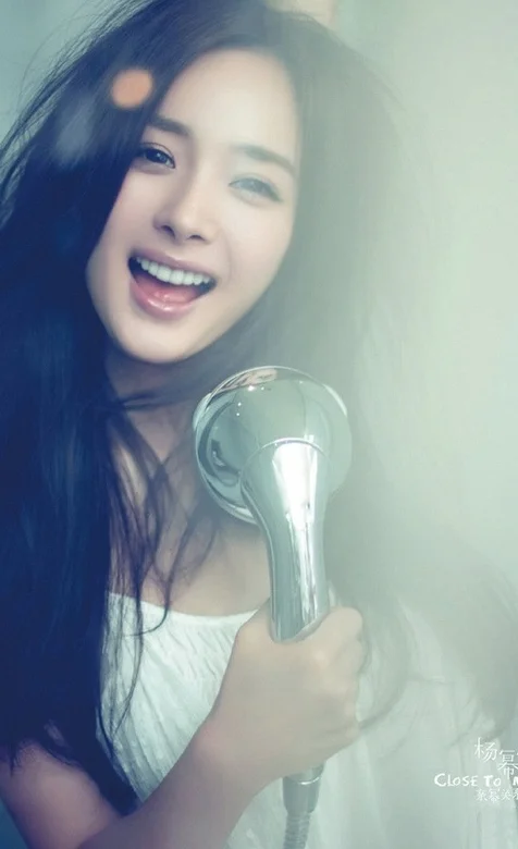 影星杨幂高清手机壁纸免费下载