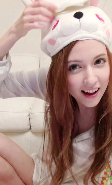 泷泽萝拉萌态自拍手机壁纸免费下载