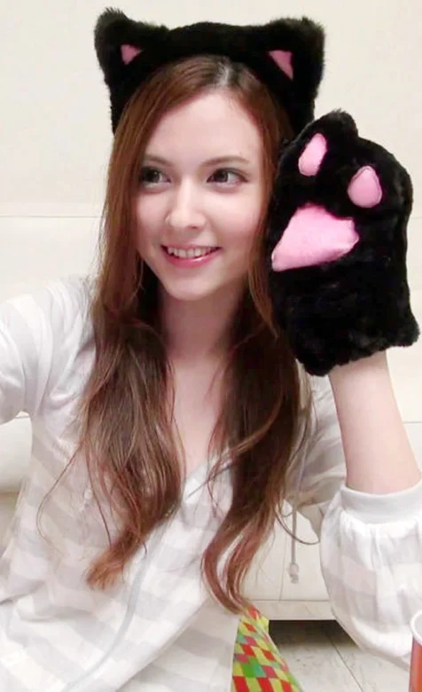 泷泽萝拉喵星人可爱自拍手机壁纸