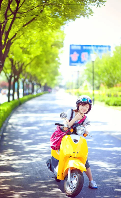 小清新美女街头随拍手机壁纸