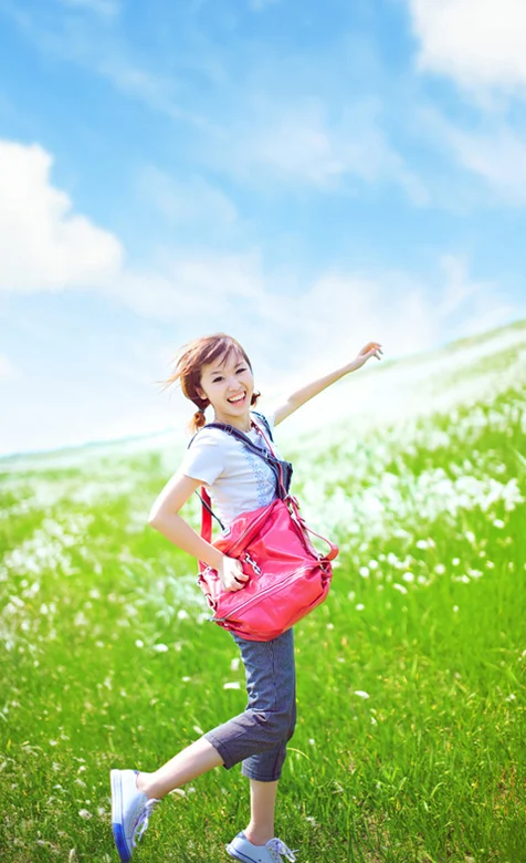 青草坪上的清新美女高清手机壁纸下载