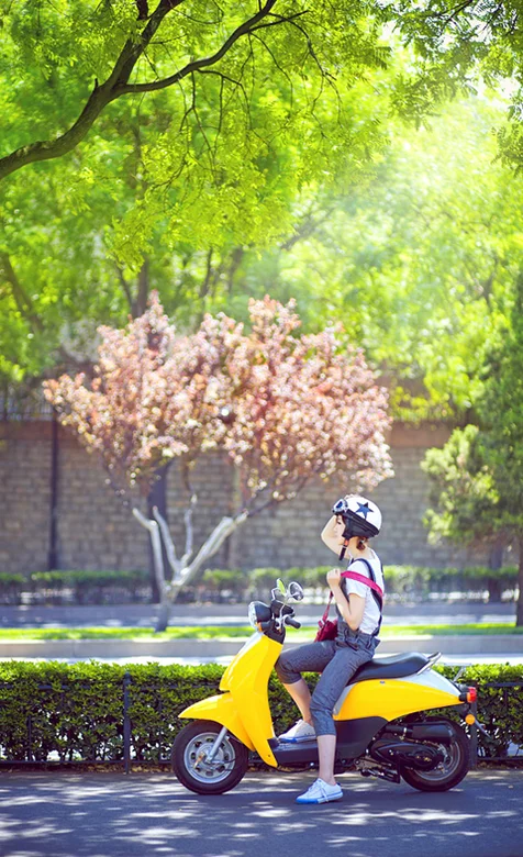 街拍机车美女手机壁纸