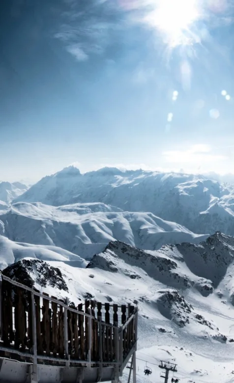 阳光下的雪山手机壁纸下载