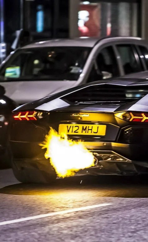 超级跑车排气管喷火手机桌面壁纸