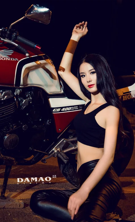 性感机车车模高清手机壁纸下载