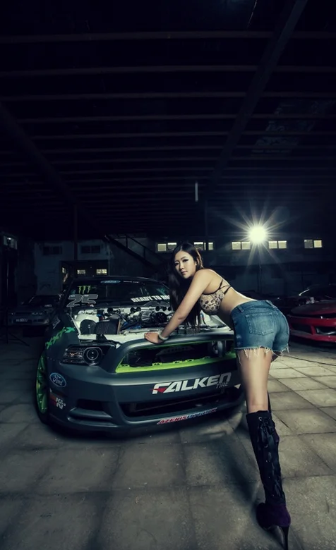 跑车引擎和美女的手机壁纸