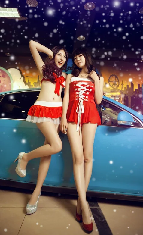 圣诞装美女车模高清手机壁纸