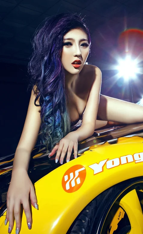 红唇爆乳女车摸手机桌面壁纸下载