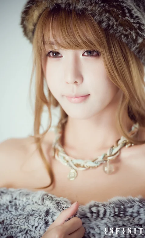 韩国美女车模许允美气质写真手机壁纸