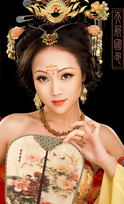 拿着扇子的古典美女头像手机桌面