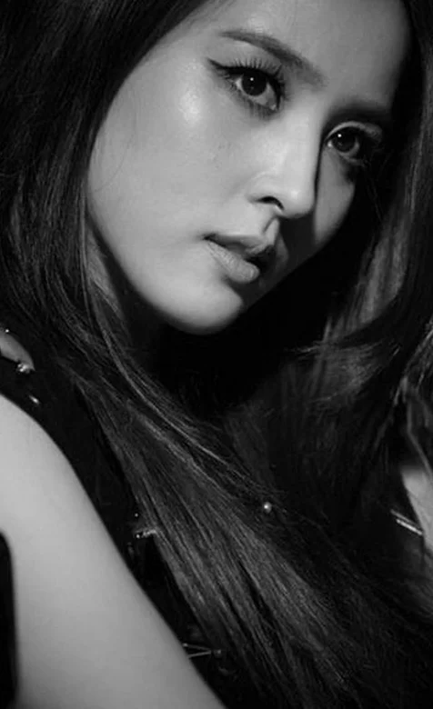 明星韩惠珍黑白写真手机背景