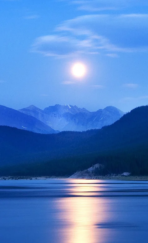 晨起的太阳唯美风光手机壁纸