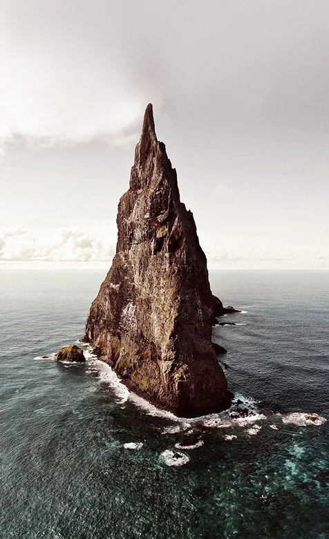 海上的孤岛高清手机桌面