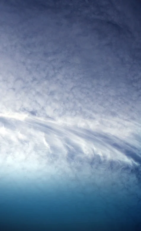 奇特的云彩手机桌面