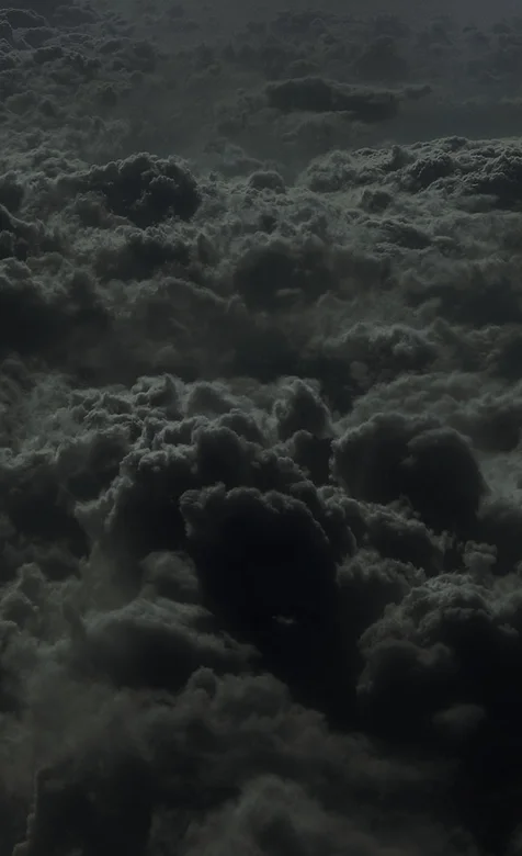 乌云密布的手机壁纸