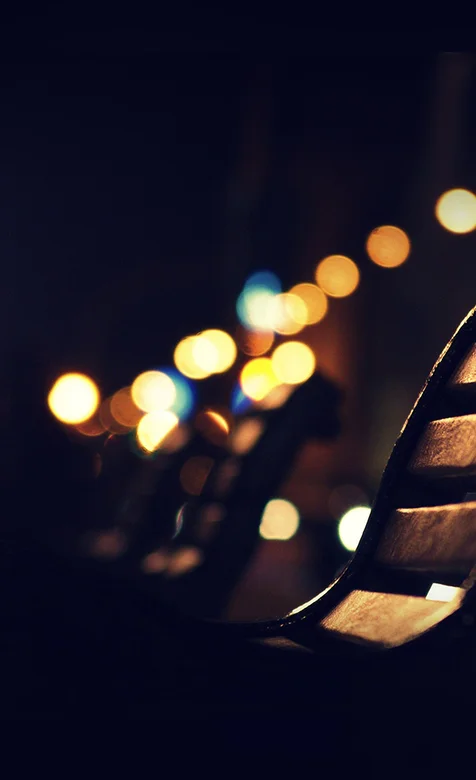 街灯下的长椅唯美手机壁纸