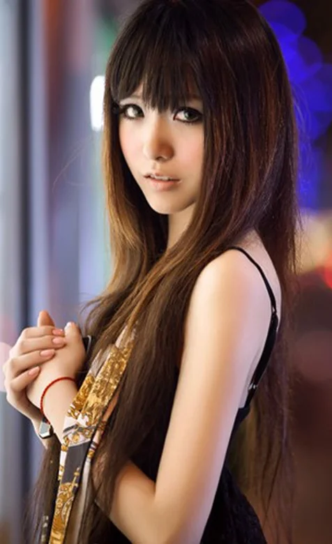 大眼长发个性美女手机壁纸